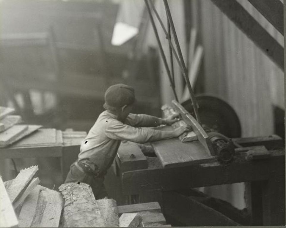 Детский труд на устричном консервном заводе Мэриленда. 12-летний Чарли. Ноябрь 1913