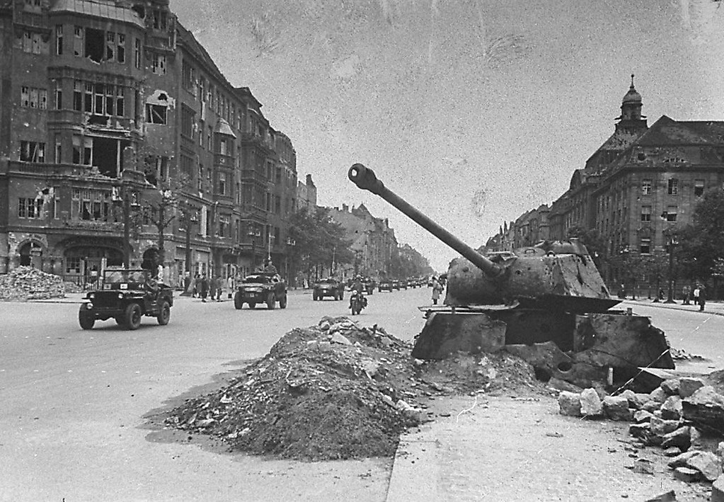 Фотография берлин 5 мая. Берлин после войны 1945. Руины Берлина 1945.