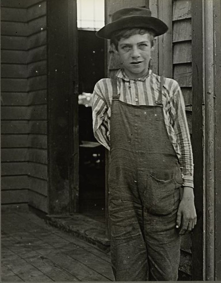 Лютеру Уотсону 14 лет. Его правая рука была отрезана из-за несчастного случая во время работы, ноябрь 1907