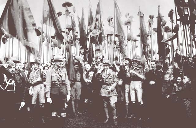 23 апреля 1917 года Георгиевский парад скаутов на Крестовом острове